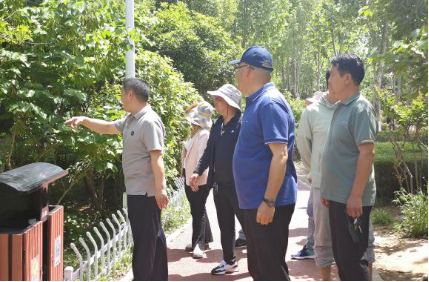郑州市森林资源事务中心主任到树木园检查指导景观提升工作232.png